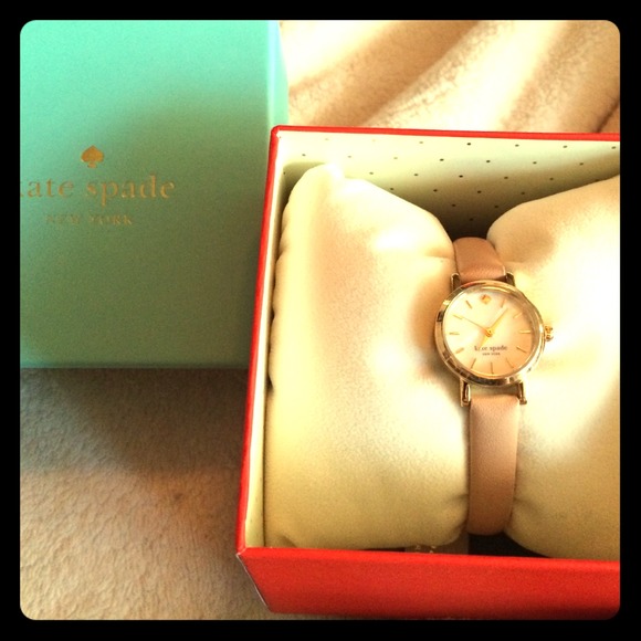 kate spade Accessories - ❤️❤️Kate Spade Tiny Metro❤️❤️