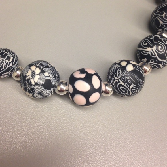 Viva beads black and white set of 4 matching items - Picture 2 of 3