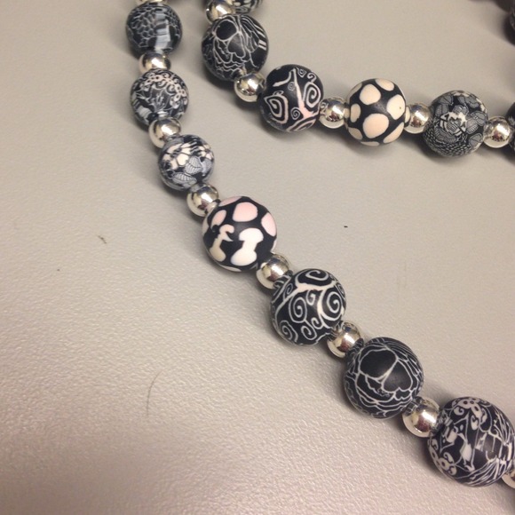 Viva beads black and white set of 4 matching items - Picture 3 of 3