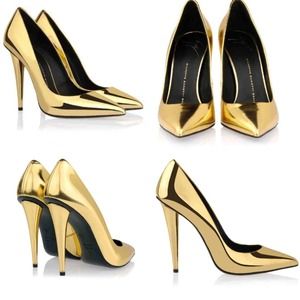 🎉🎊Host Pick🎉🎊 Giuseppe zanotti gold heel pump.
