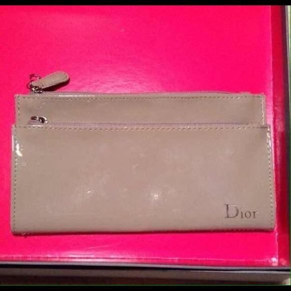 💥SOLD💥💫NEW💫 DIOR BEAUTY WALLET ✨Price Reduced✨