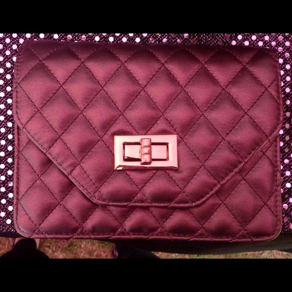 🔥 SOLD 🔥Pewter Quilted Clutch