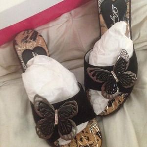 💫NEW💫 DEZARIO wedges