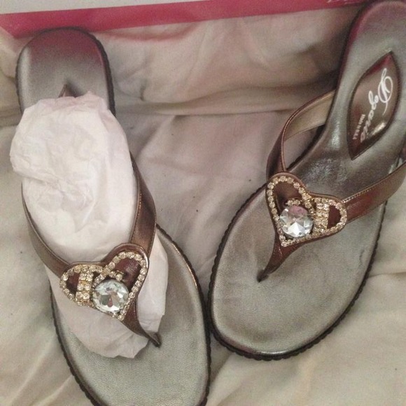 💫NEW💫 Dezario Wedges