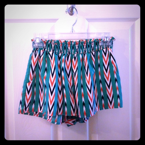 Pants - 💁REDUCED! Precious chevron shorts!🎀
