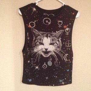 🌻sold on Vinted🌻UO cat muscle tee