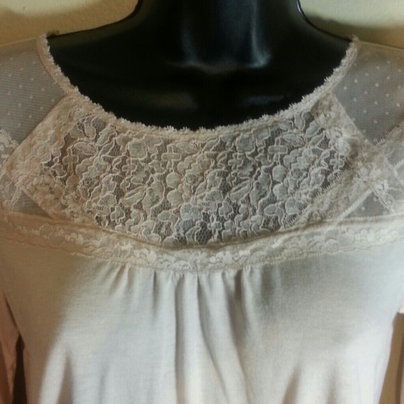 SOLD-Blush lace top by LOFT - Picture 4 of 4
