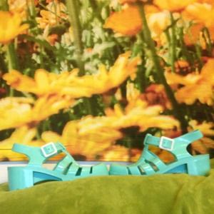Super cute mint/blue Juju Jellies!