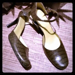 Just Reduced ! Nine West Croco Green Pumps