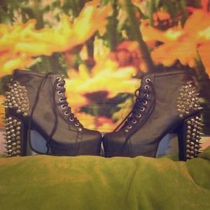 Jeffrey Campbell black spike Lita