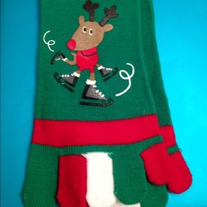 HOLDING for @seabelt Ladies Christmas Toe Socks