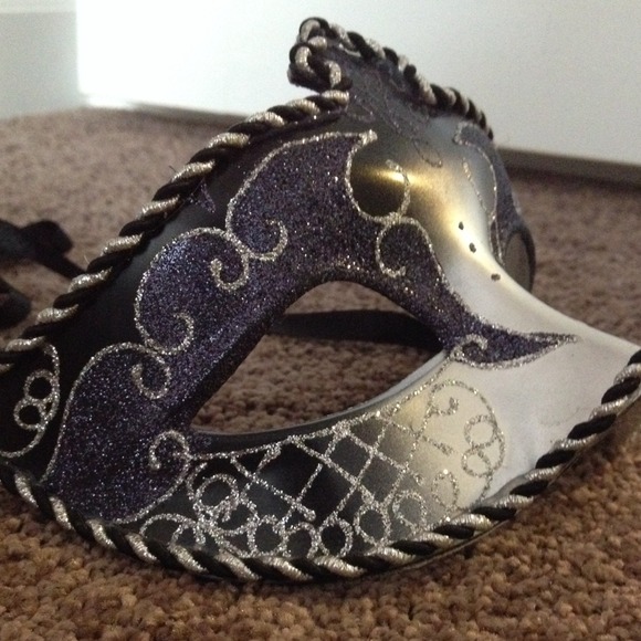 Masquerade Mask - Picture 2 of 2