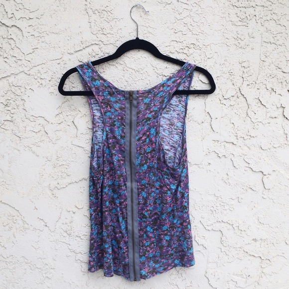 Floral Zip Back Tank - Picture 4 of 4