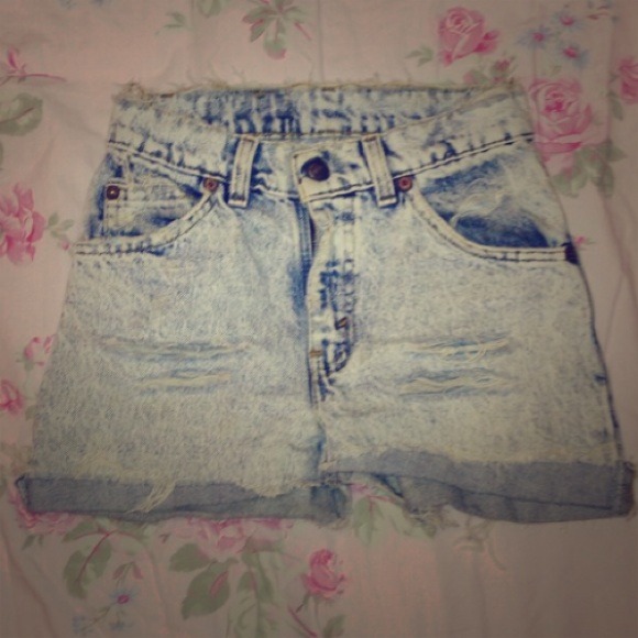 Levi's High Waist Shorts 💕DISCOUNTED!!!