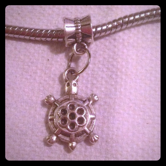Jewelry - Turtle Charm. Fits Pandora✨3 available✨