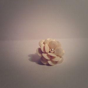 Off-white Bead Flower Statement Ring