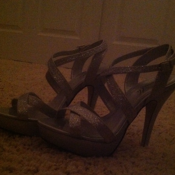 Sparkly high heels - Picture 1 of 3