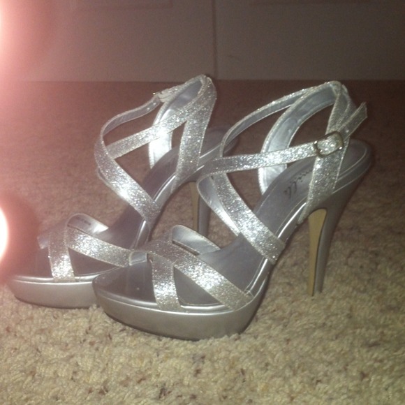 Sparkly high heels - Picture 2 of 3