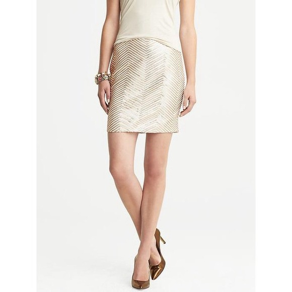 Banana Republic Dresses & Skirts - Banana Republic Sequin Skirt