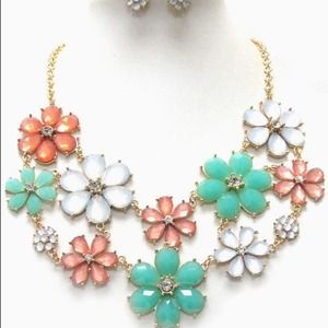 (HOLD)Multi Crystal Flower necklace and earring