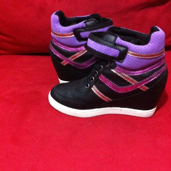 💜Cute Wedge Sneakers💜