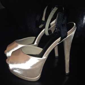 Peep-toe high heel