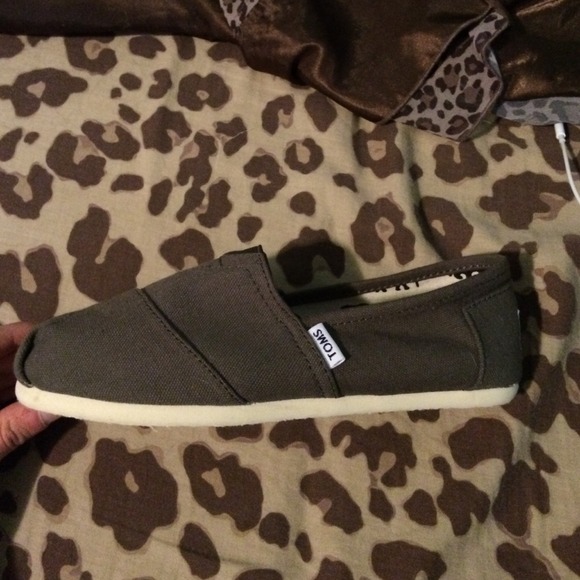 Brand New Dark Green Toms!