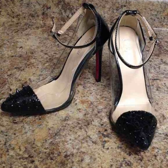 Black pointy toe Heels