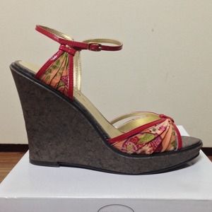 🎉FINAL SALE🎉 Red Floral Wedges