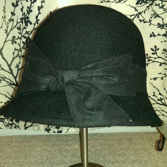Trendy Black Bow Hat