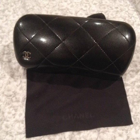 Chanel leather  sunglass case 👌💯authentic