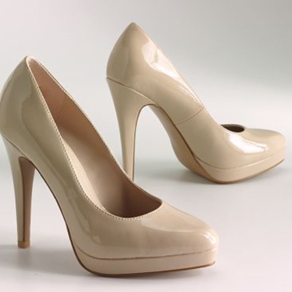 Elle nude pumps