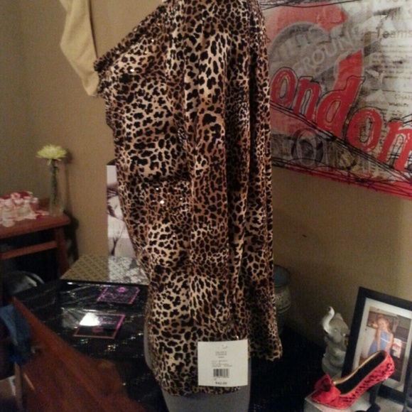 Beautiful Leopard Print Top - Picture 3 of 3