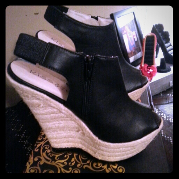 KISS N TELL Wedges