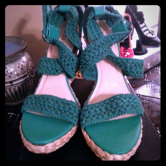 Kiss & Tell Mint Wedges (2 available)