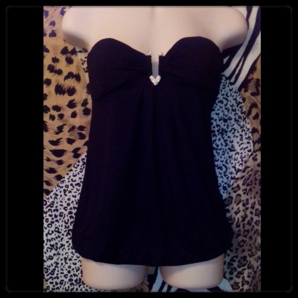 *black strapless top*