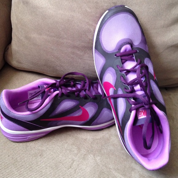 Woman's Nike Dual Fusion sneakers