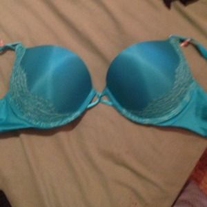 Victoria's Secret Miraculous Push up Bra