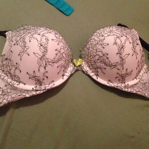 Victoria's Secret Miraculous Push up Bra