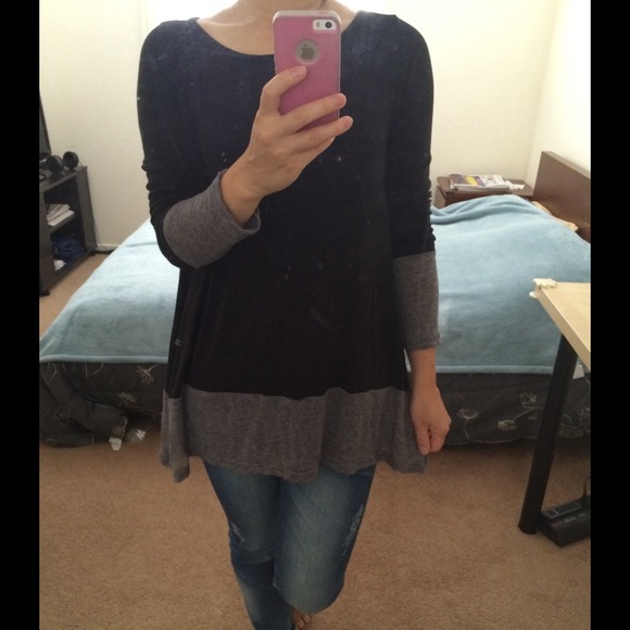 🚫SOLD IN BUNDLE🚫Color Block Flowy Light Knit Top