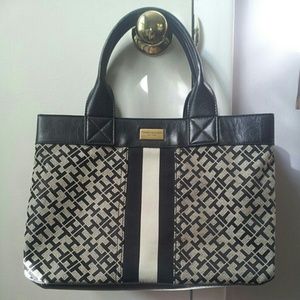 *flexible price*Tommy Hilfiger handbag.. Gorgeous!