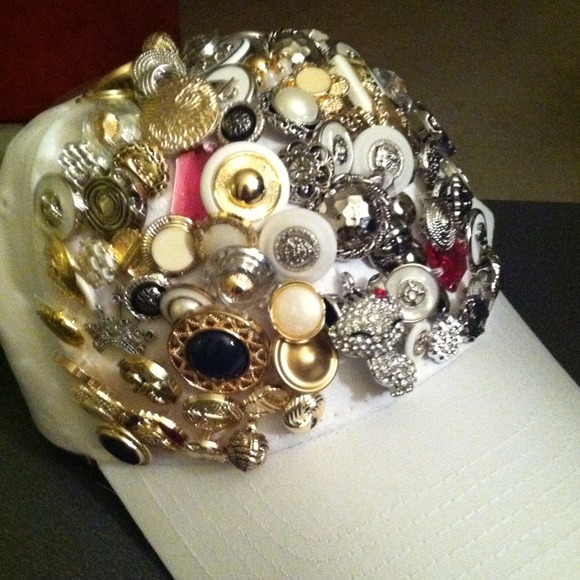 Buttoned Cap - Picture 2 of 3