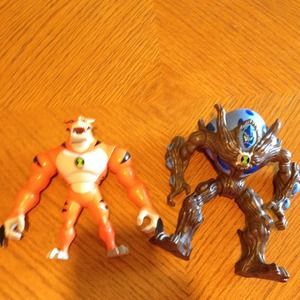 Well loved Ben ten figurines.
