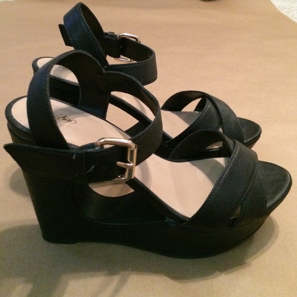 Black Wedges