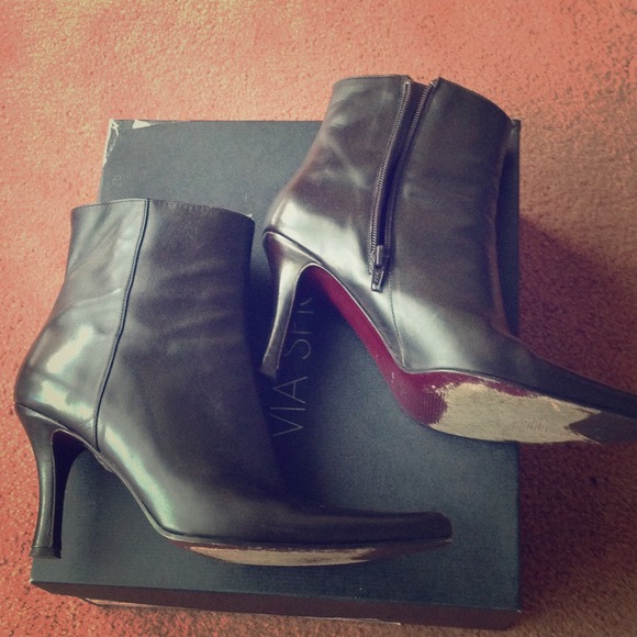 Black high heeled boots