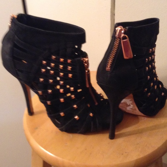 Topshop black high heel studded shoe - Picture 2 of 3