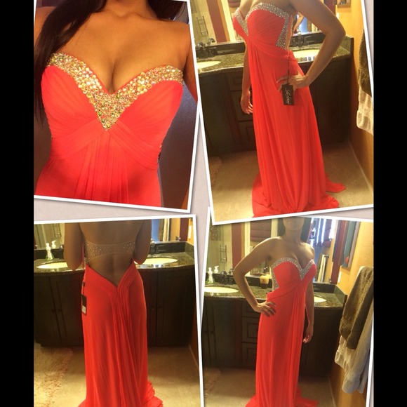 Dress 🌟 NEW WITH TAGS 🌟 - Picture 4 of 4