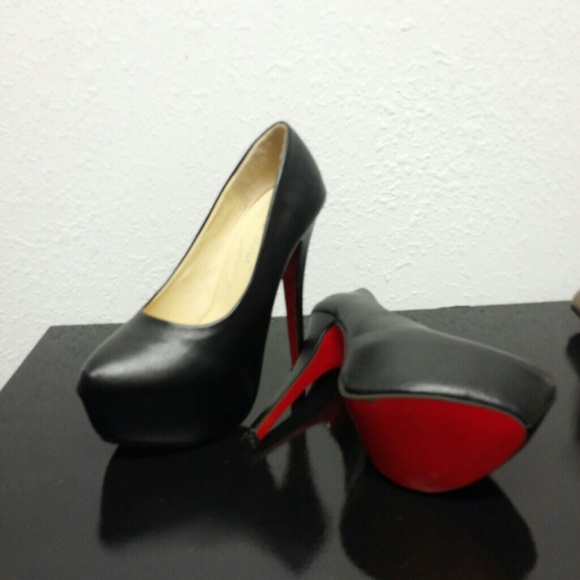 Red bottom black heels(willing 2 negotiate)
