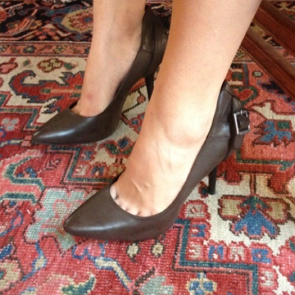 Vera Wang Shoes - Simply Vera wang sexy brown shoes