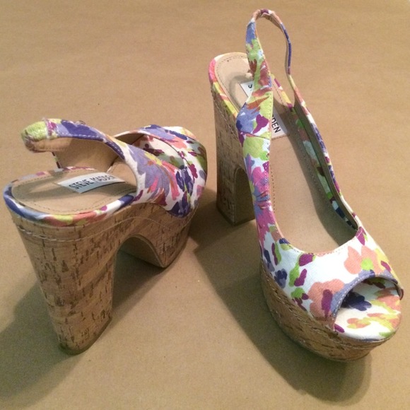 [ SOLD ] Steve Madden Floral Platform High Heels